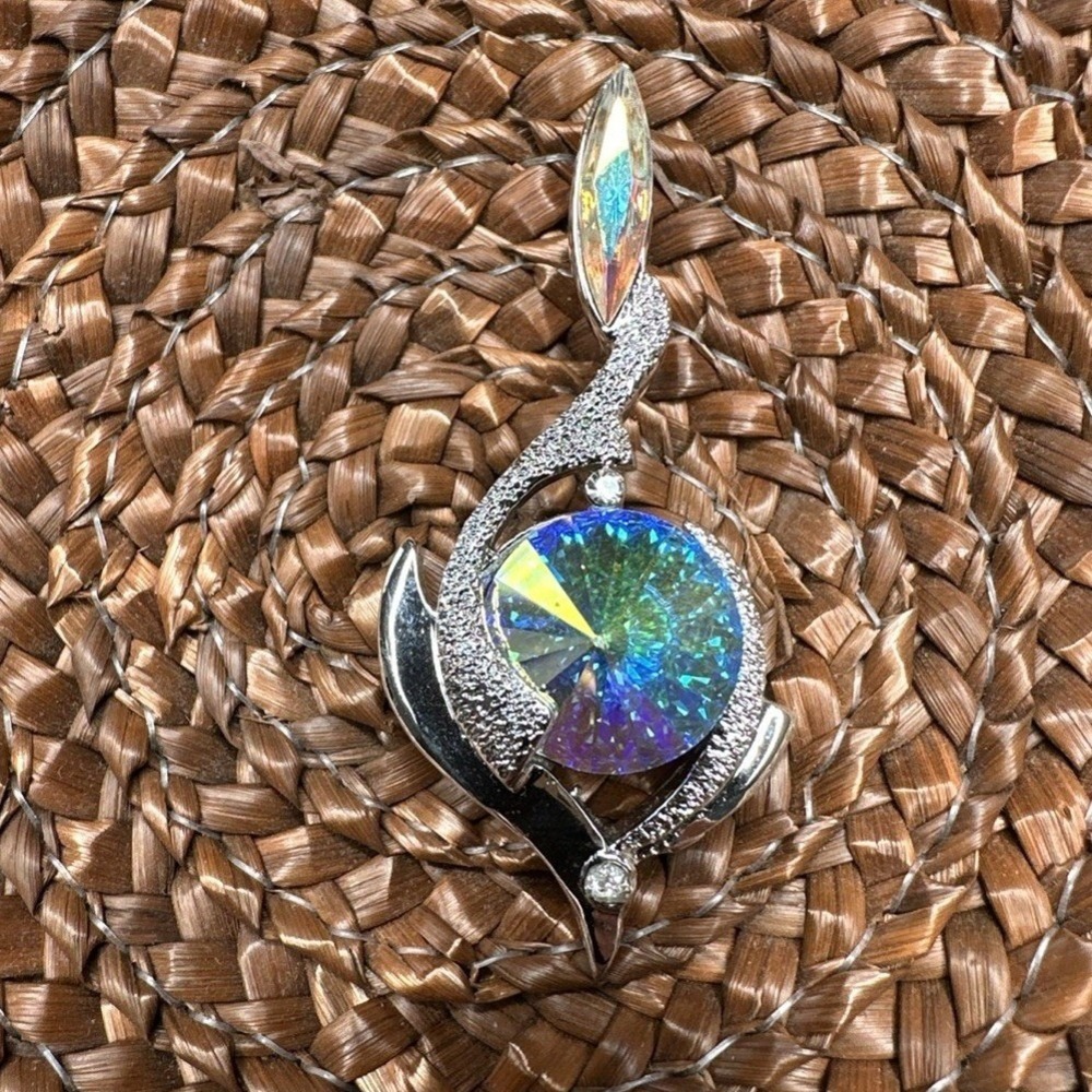 Women's Aurora Borealis Silvertone Pendant Marked MM‎ VTG